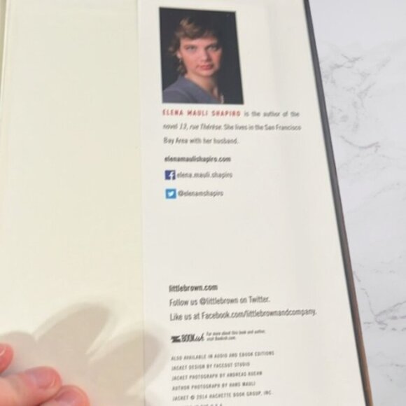 In the Red - Elena Mauli Shapiro Hardback - Picture 3 of 4